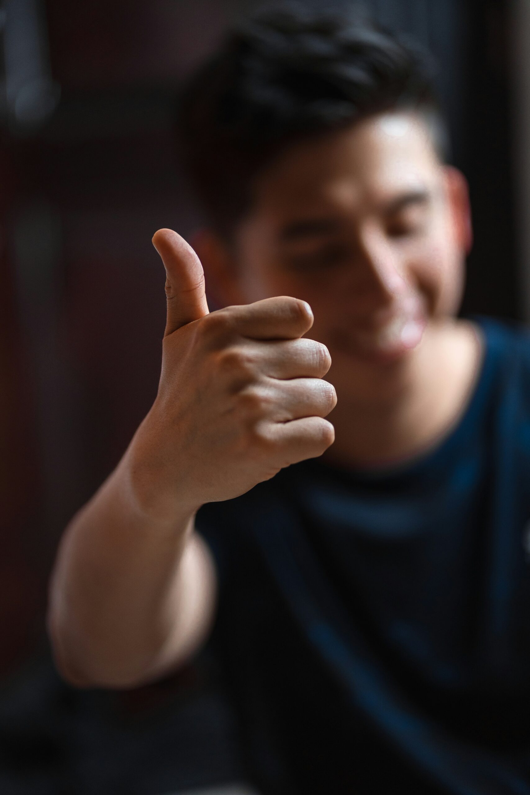 img of someone giving a thumbs up